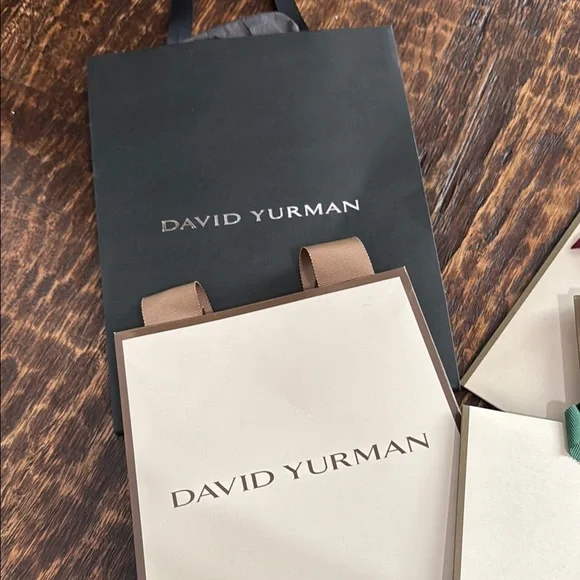 David Yurman Luxury Packaging Collection in Cream and Black - Picture 6 of 6